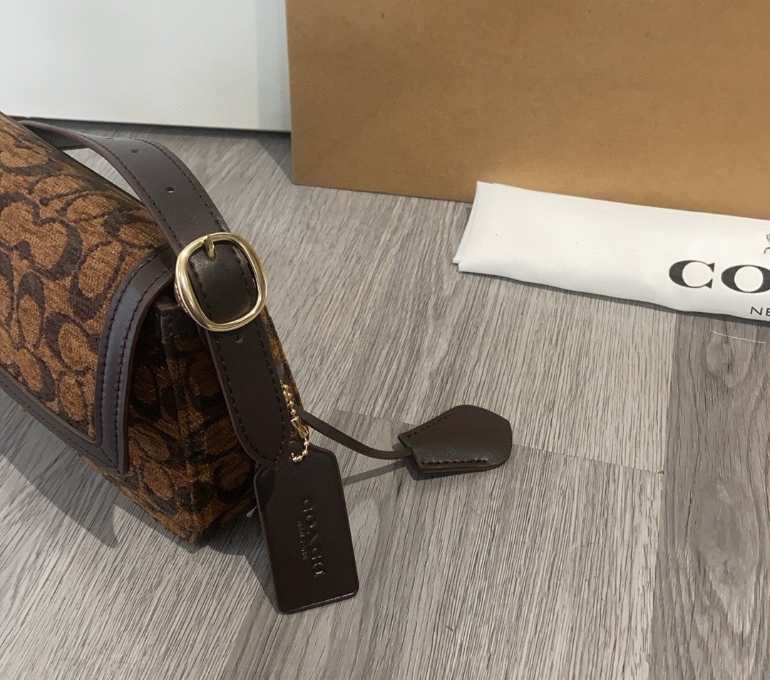 Shoulder Bag Small Flap Signature Chenille Brass/Trüf CCV65 NWT-