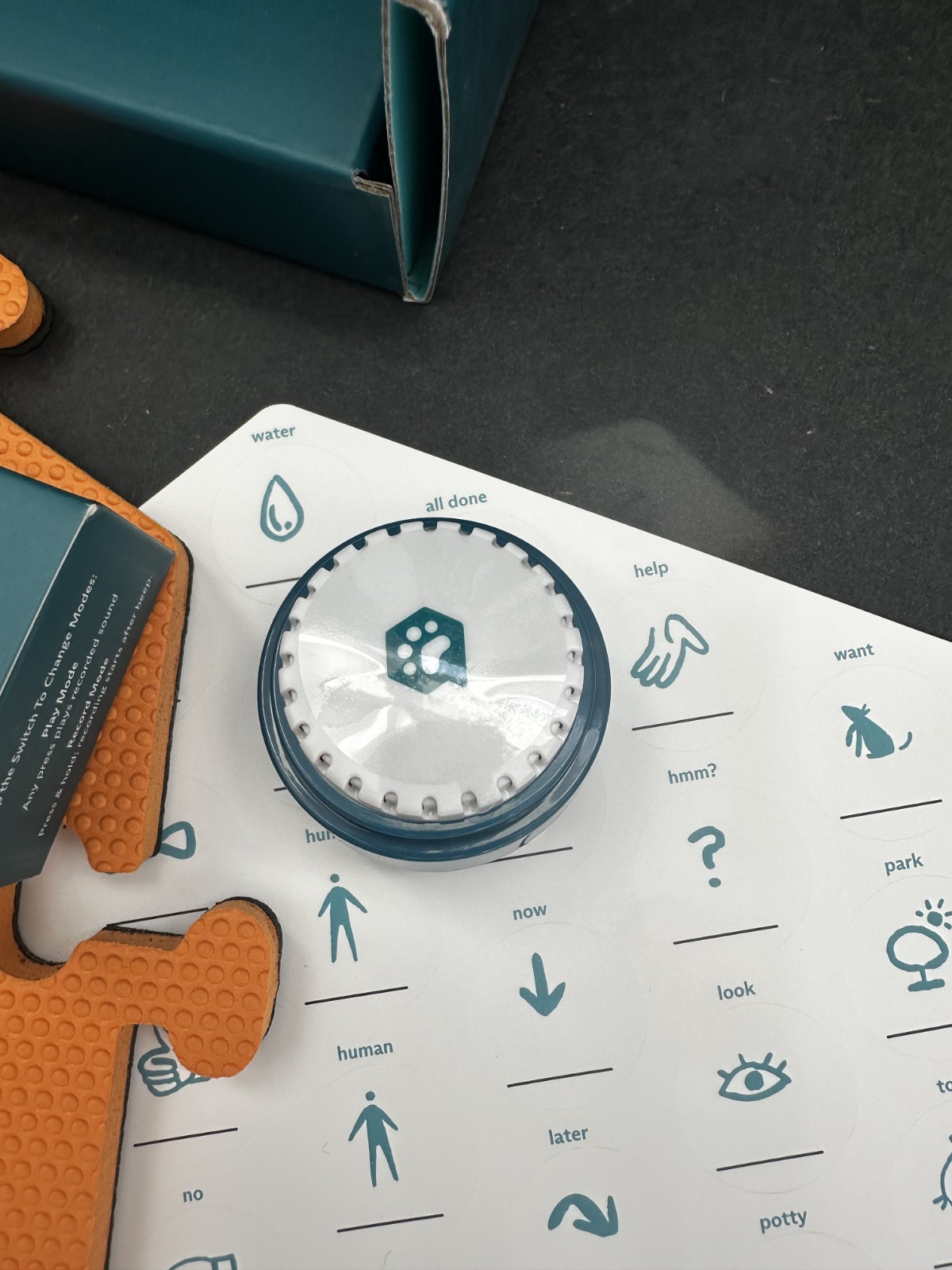 FluentPet Sp UP Get started Kit – 6 Buttons + 3 Tiles + Stickers – Used