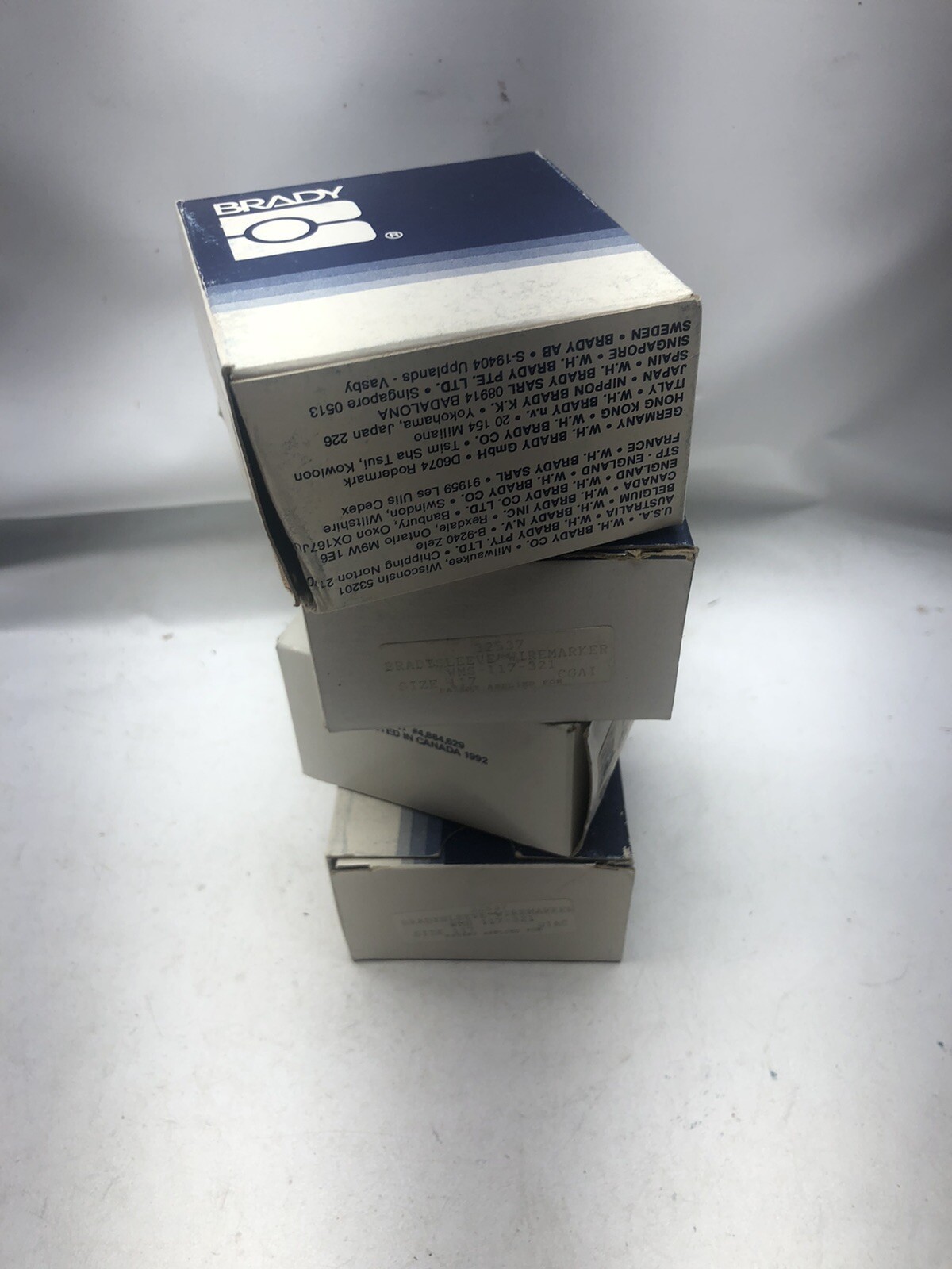 NEW BRADYSLEEVE WIREMARKER 32537 / WMS-117-321 500 CNT ROLL 1.5" X .35"