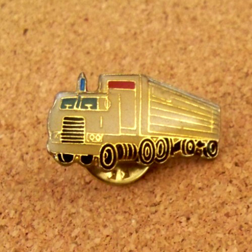 Tractor-trailer semi truck lapel / hat pin trucking