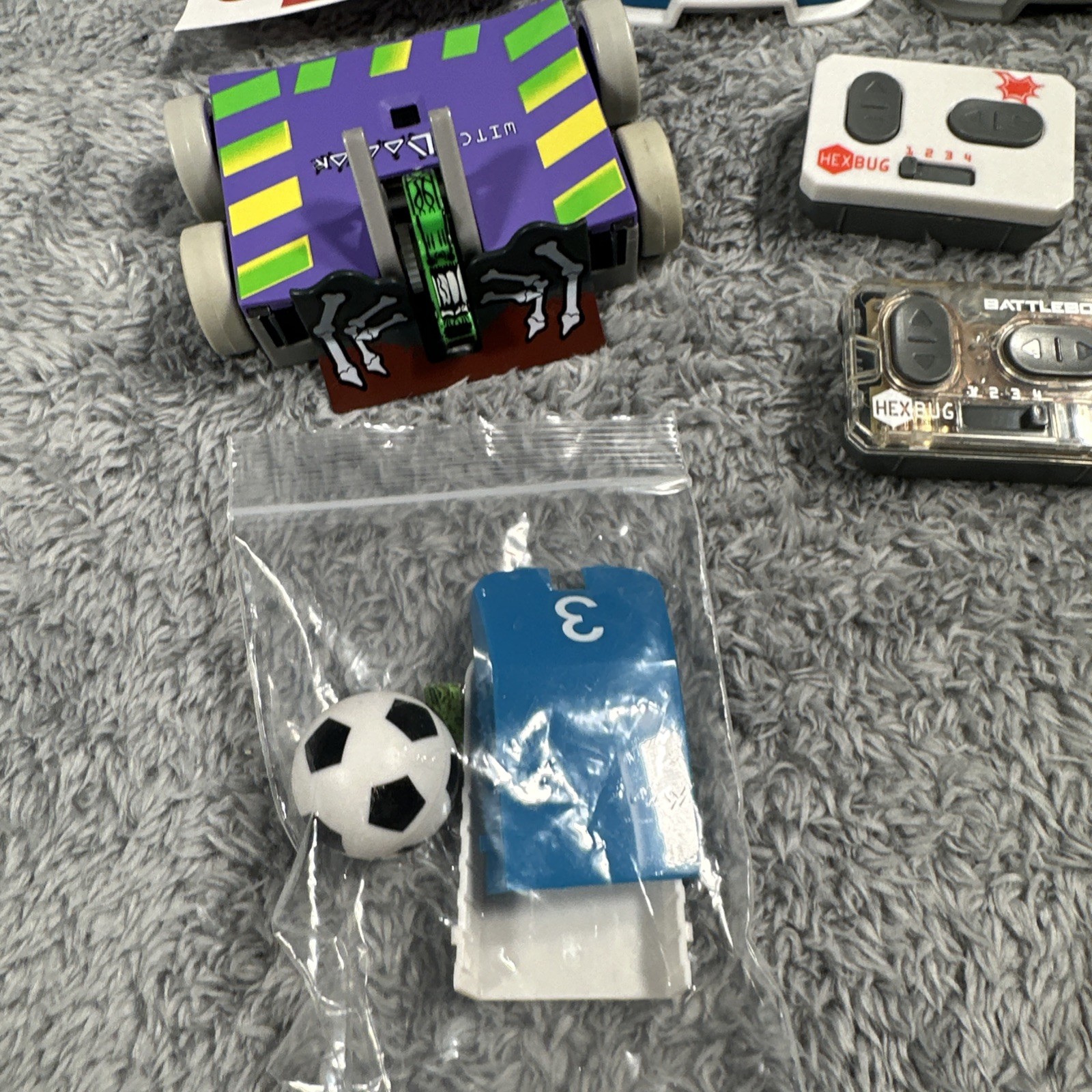 Lot 4 HEXBUG BATTLEBOTS 2 Remotes Stickers And Soccerballs Robots Toys Learning