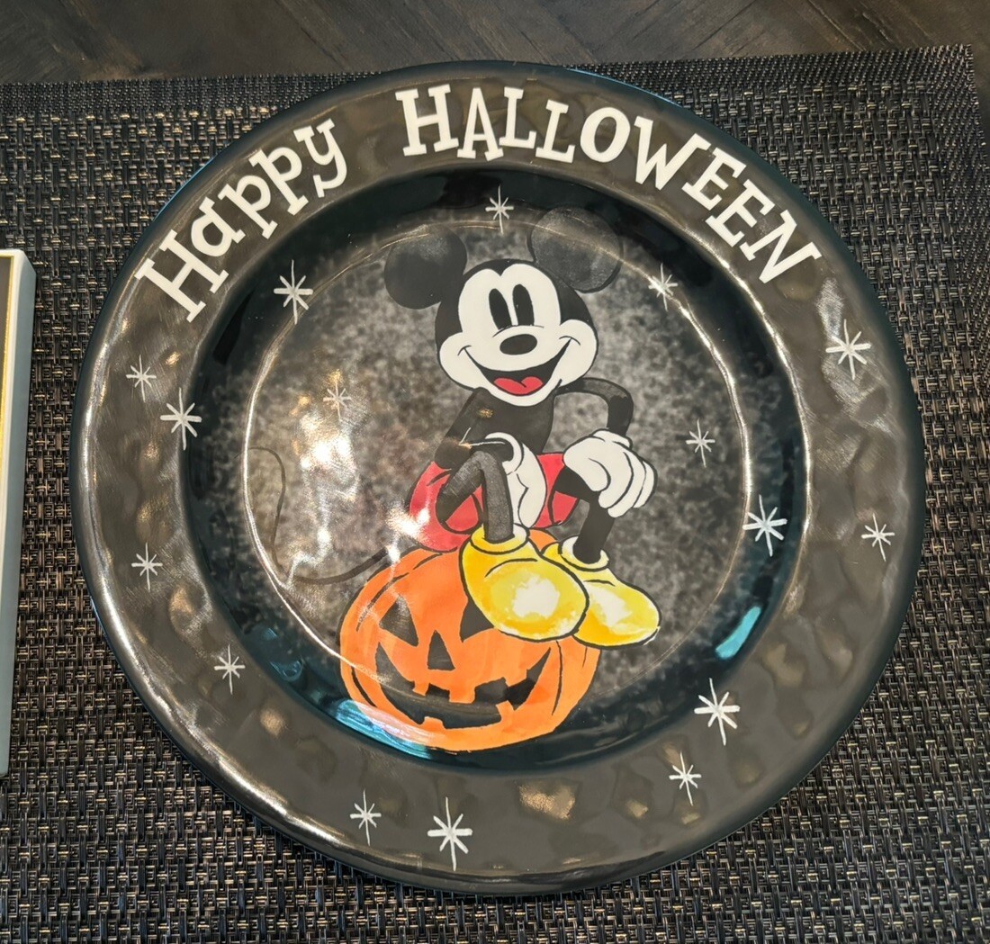 Disney Pottery Barn holiday Mickey Halloween Peanuts Dinner Party Plate SET 8 !