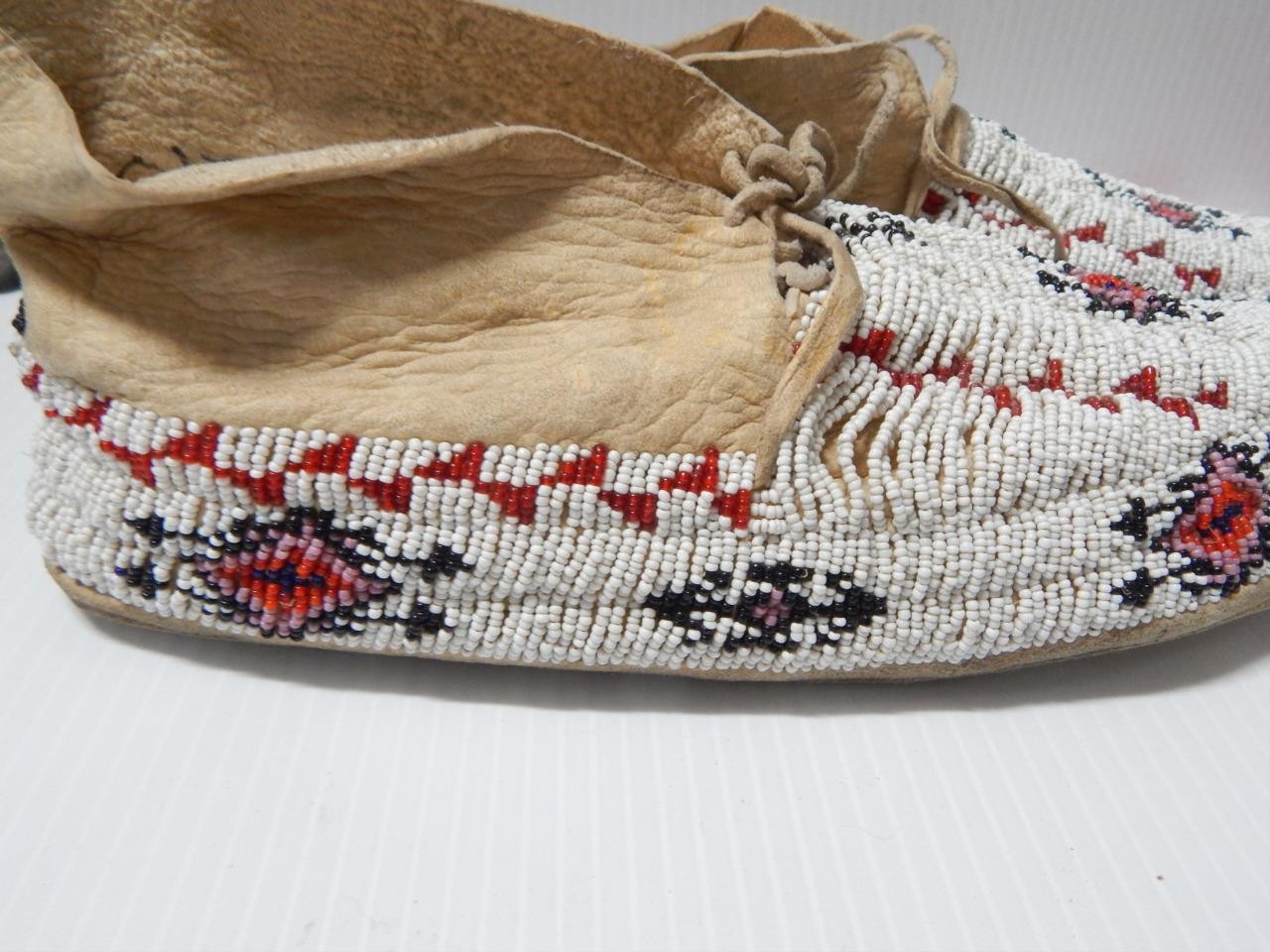 ANTIQUE 1915-20s SINEW FULLY BEADED NO. CHEYENNE HARD SOLE MOCCASINS - MONTANA