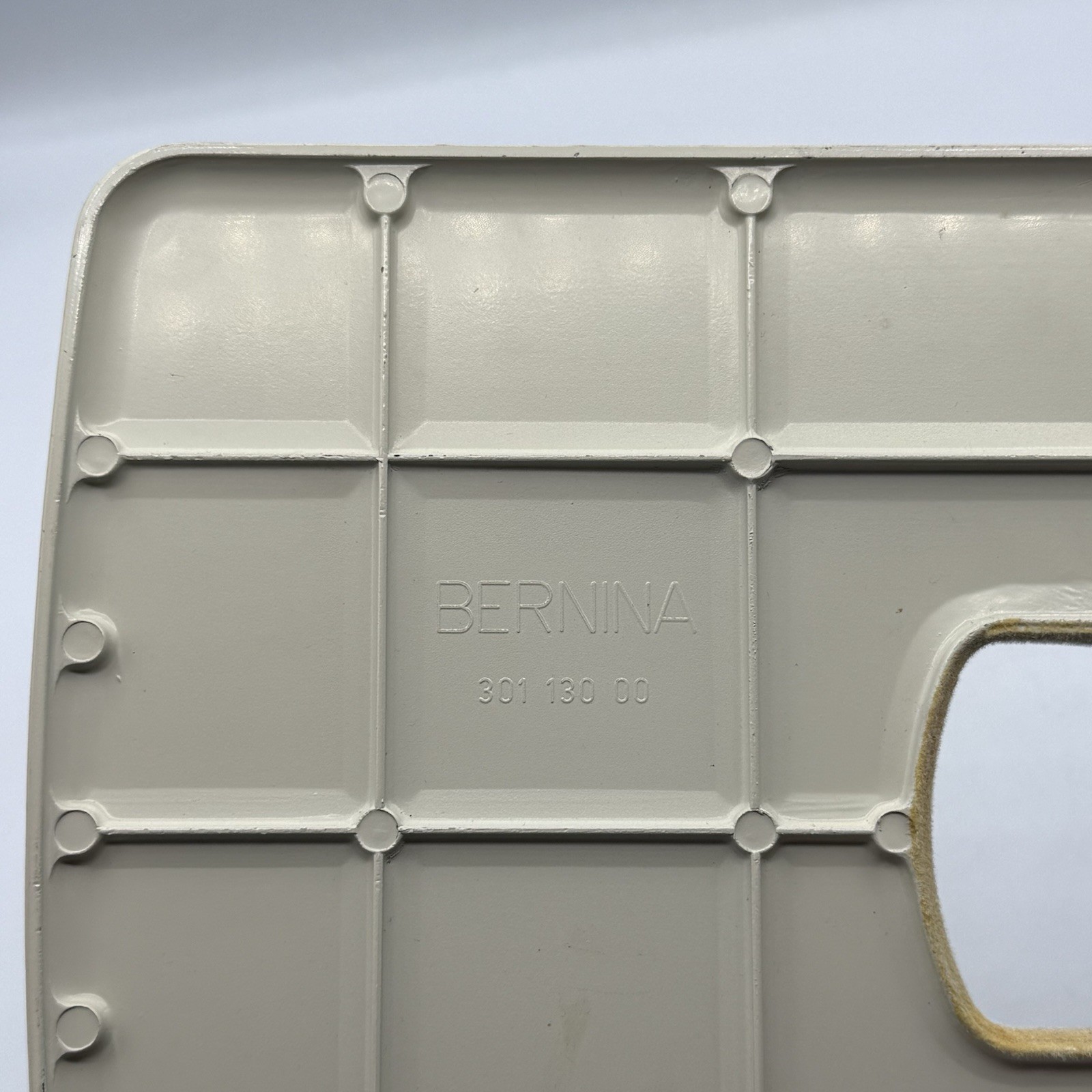 BERNINA 830 Record Sewing Machine Red Hard Case/Foot Pedal Storage/Extension