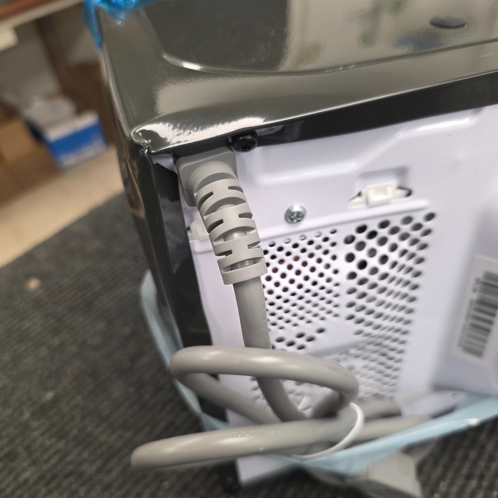 GE 0.7 Cu. Ft. Spacemaker Countertop Microwave Oven | GCHK07N1WSS | Small Dent