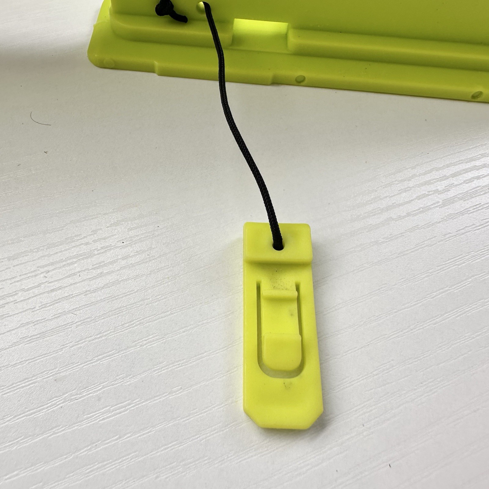 Body Glove Neon Yellow-Green Removable Center Fin for Inflatable SUP Paddleboard