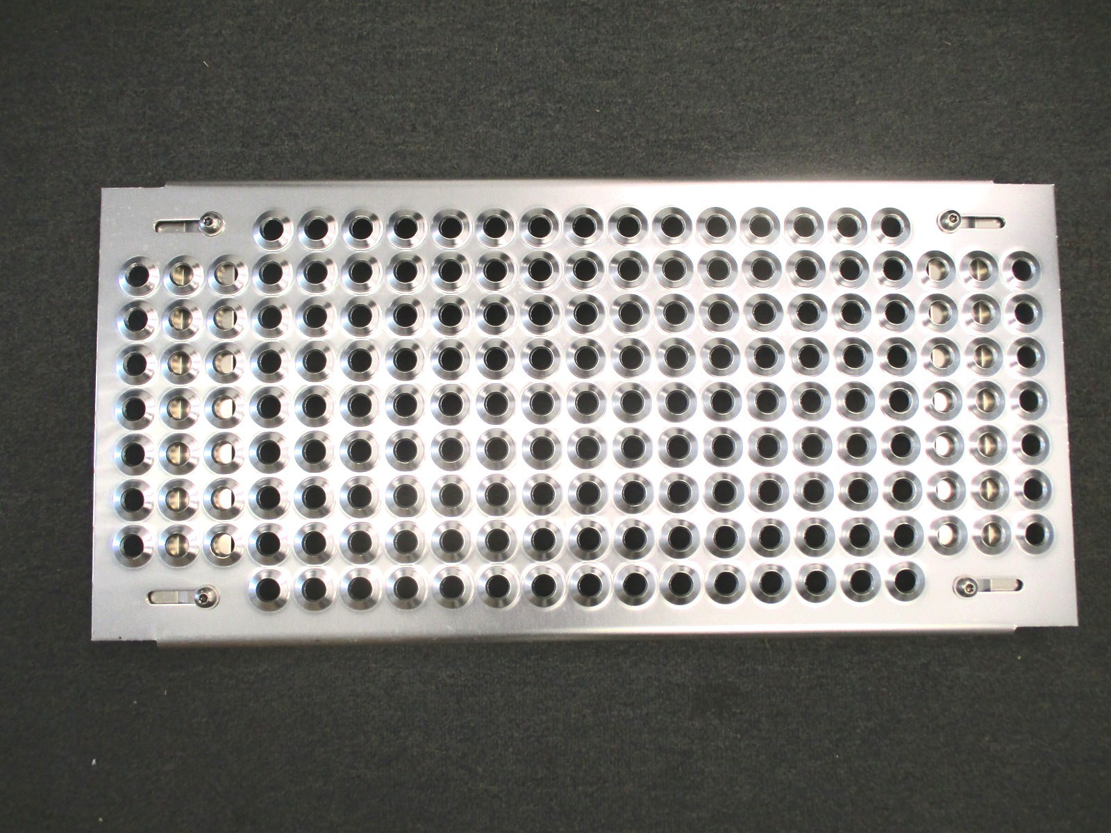 3591920C94-B OEM INTERNATIONAL FLUSH ALUMINUM DECK PLATE PLATFORM 30"x14-1/2"