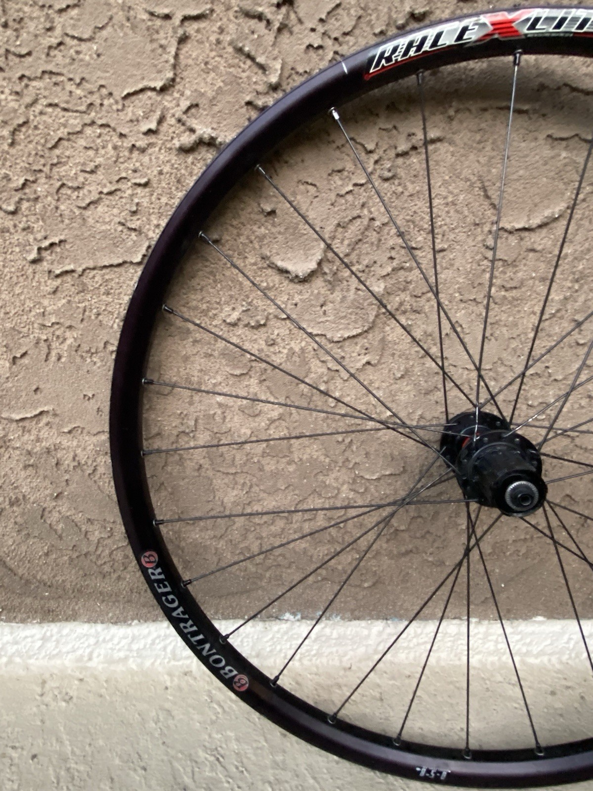 Black Bontrager Race X Lite Tubeless F100/R135mmQR 26” Centerlock Disc Wheelset