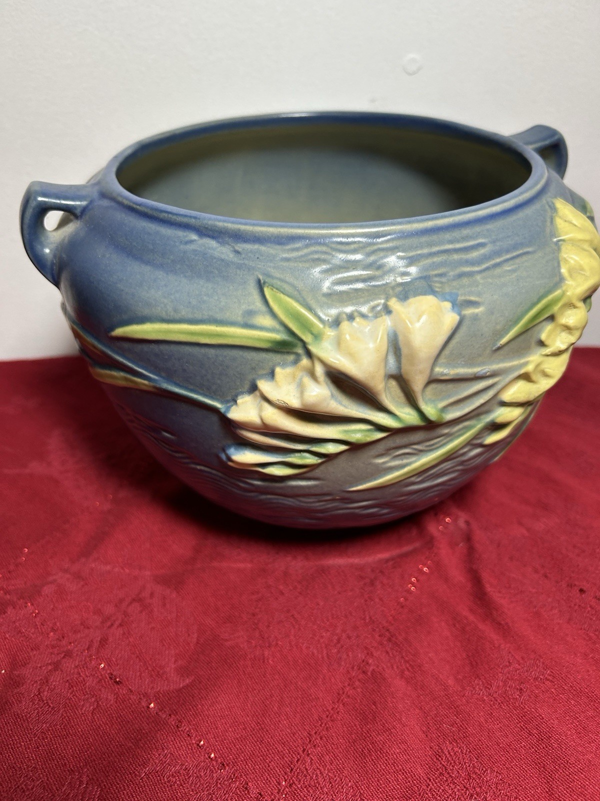 ROSEVILLE U.S.A. 663-6 Blue Vase Double-Handle Freesia Jardiniere