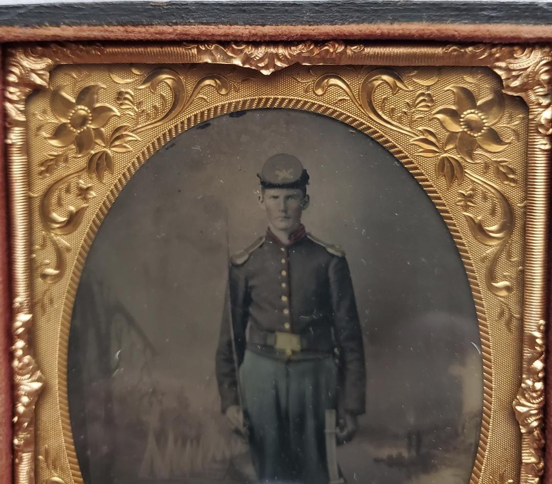 Civil War Tintype Photograph Union Artilleryman Armed with Saber.