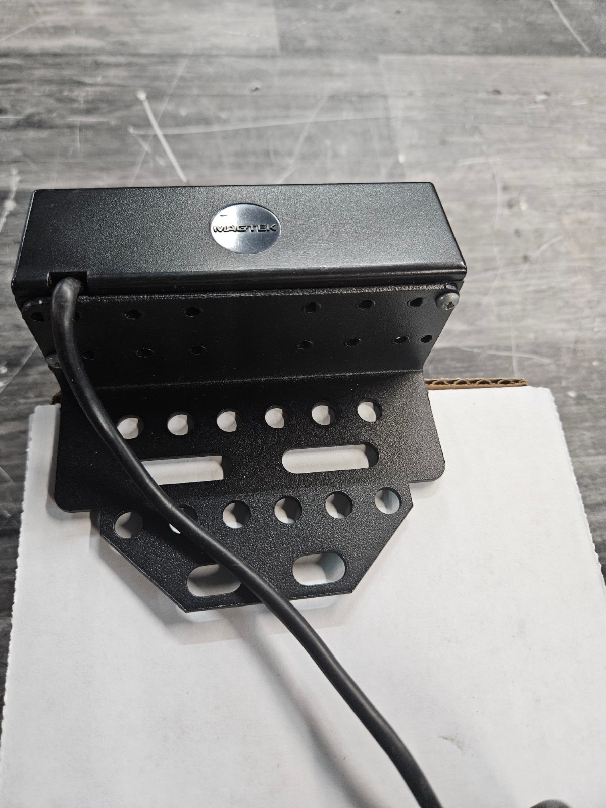 MAGTEK 21040140 USB MAGNETIC STRIP CARD READER WITH USB CABLE AND MOUNT