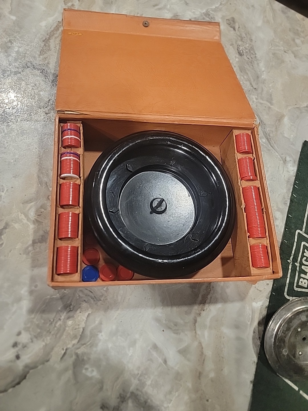 Vintage 1941 E.S. Lowe Weighted Roulette Wheel Game Set With Small Chips