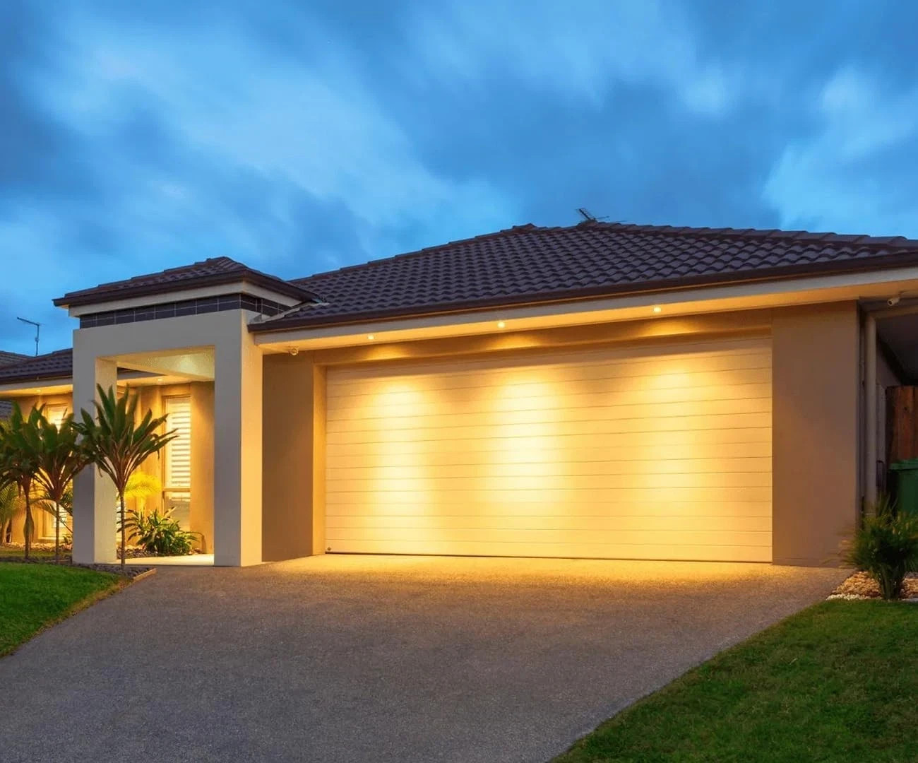 Vinaco PAR38 100W Flood Llight Bulbs, 4 Pack Short Neck PAR38 Halog Flood Ligh