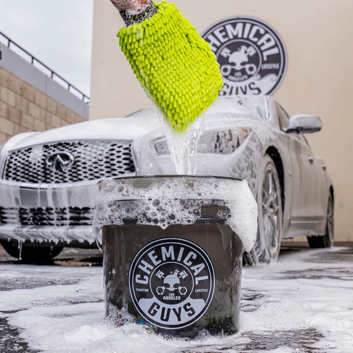 Chemical Guys - Heavy Duty Detailing Bucket, Smoked Obsidian Black (4.25 Gal)