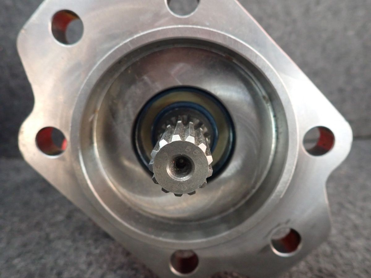 EATON BEZARES PTBELA26N12 Gear Pump, No Box*