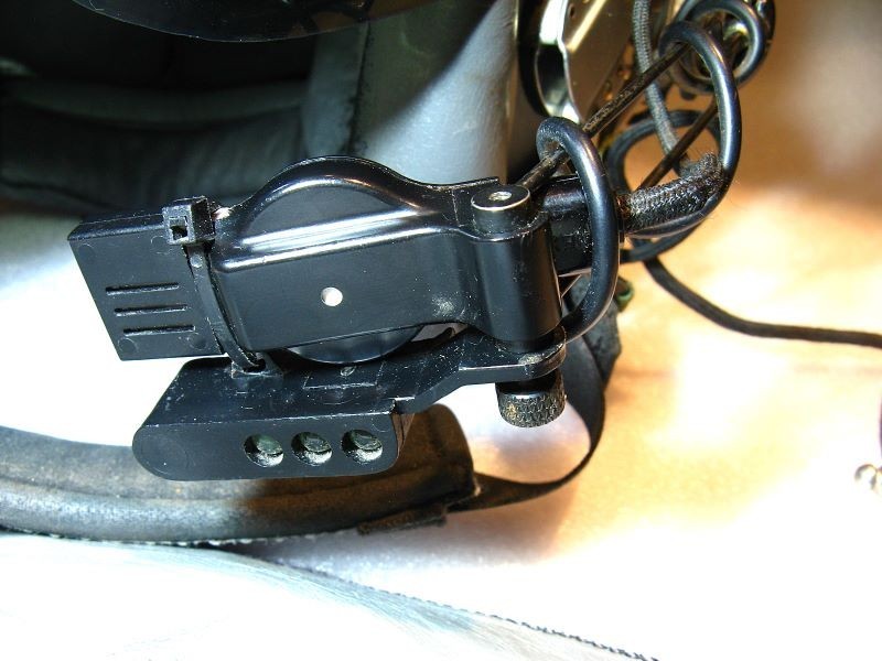 AUTHENTIC 90's GENTEX HGU-55/P PILOT FLIGHT HELMET w/ VISOR & COVER / MEDIUM