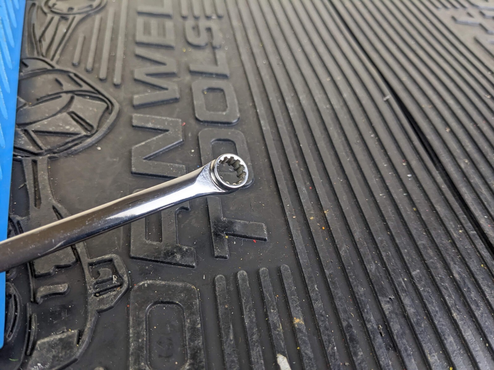 #ax518 NEW Snap On 1/4” x 5/16” SAE SPLINE XDES810a 15 degree Offset Box Wrench