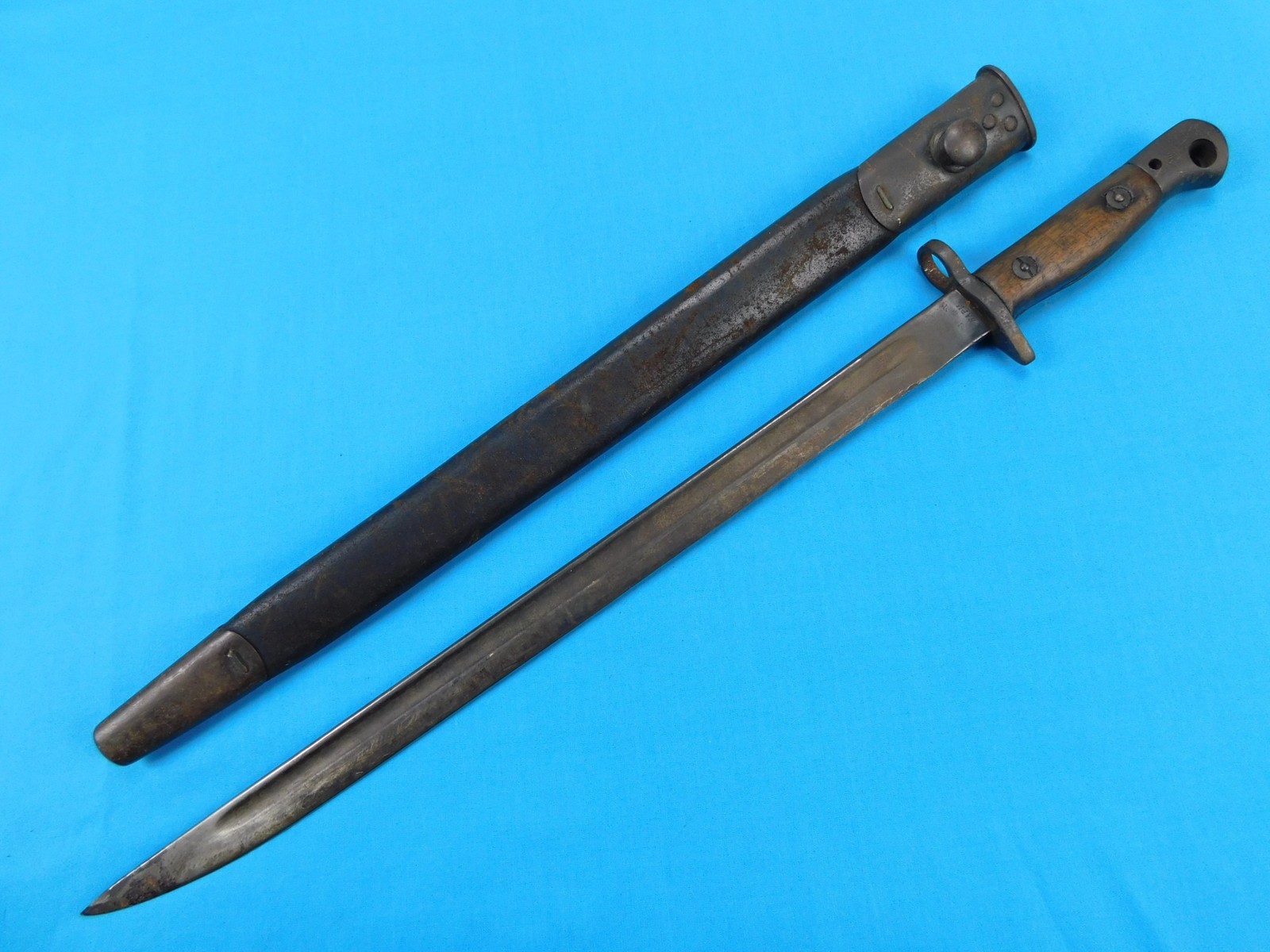 British English WW1 Model 1907 Antique Bayonet Fighting Knife w/ Scabbard