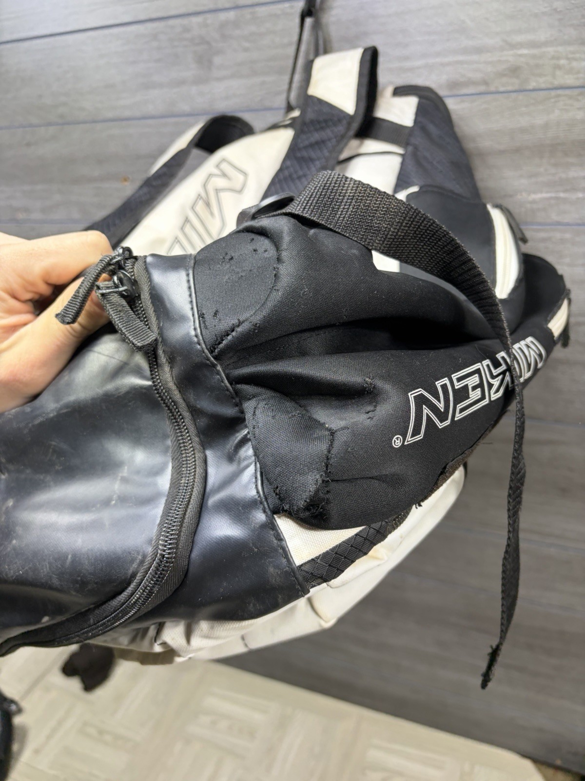 Miken MK7X Baseball Backpack Softball 4 Bat Sleeves Black White Slow pitch Large