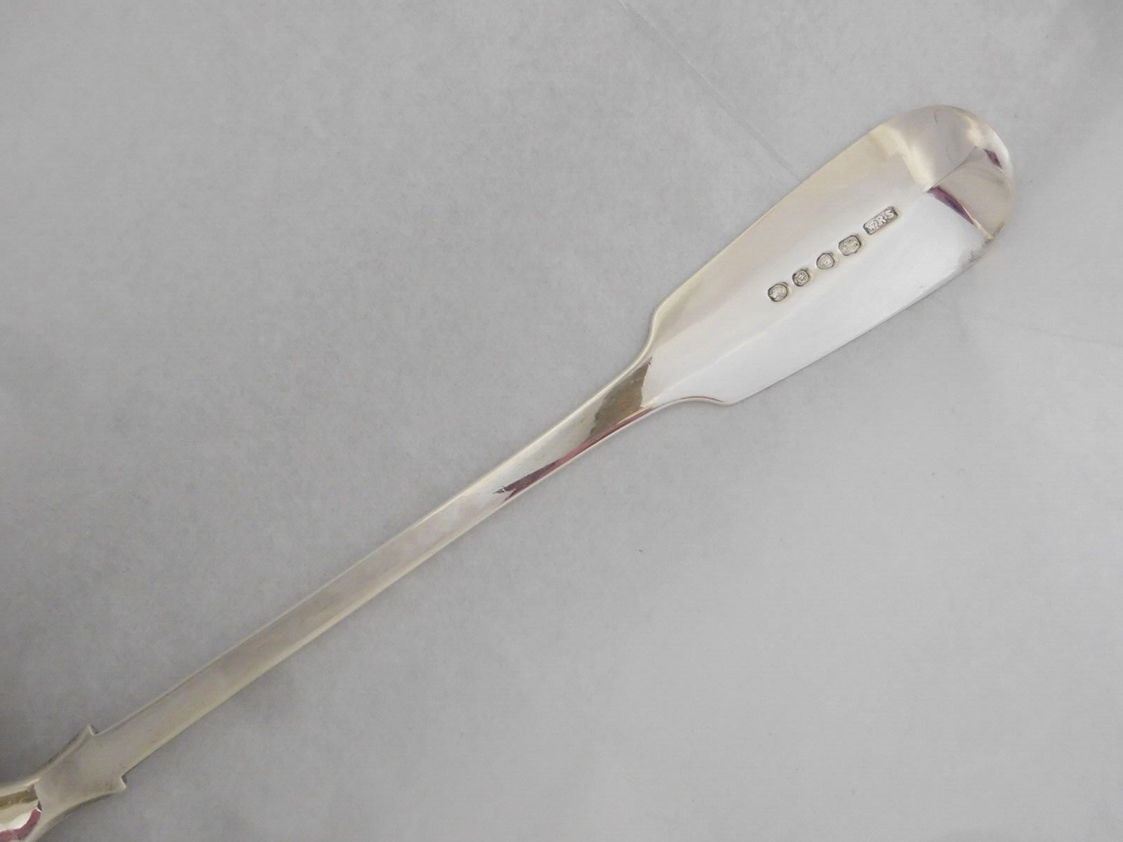 LONDON 1843 STERLING SILVER FIDDLE PLATTER SPOON SPEAR & MAILED ARM CREST 11 7/8