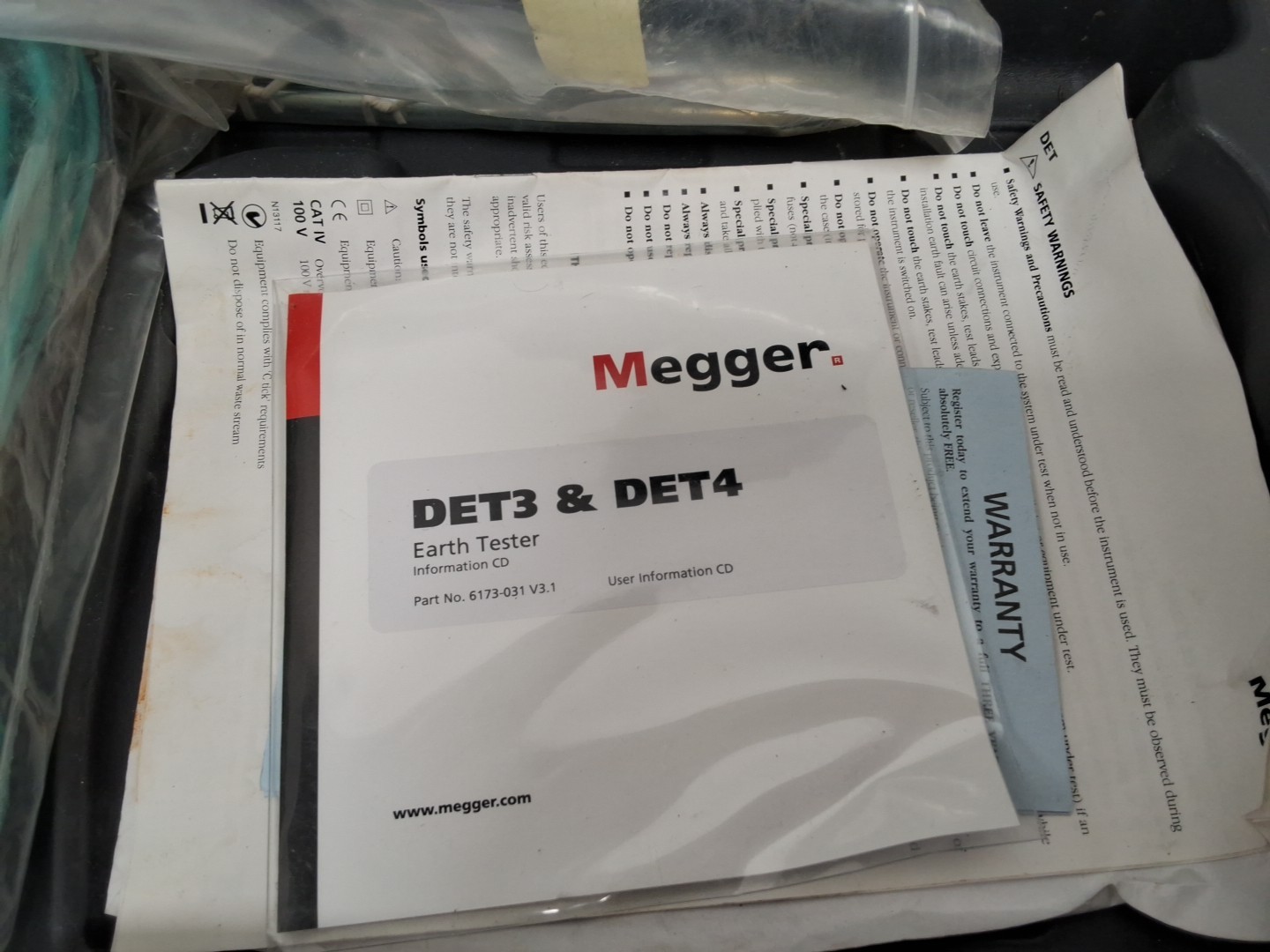 MEGGER DET3TD EARTH TESTER W/ACCESSORIES & CASE- FREE RETURNS- USED