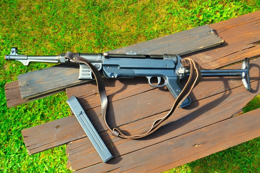 Non-Firing Denix Replica German MP40 Submachine Gun - Schmeisser - MP 40 - WWII