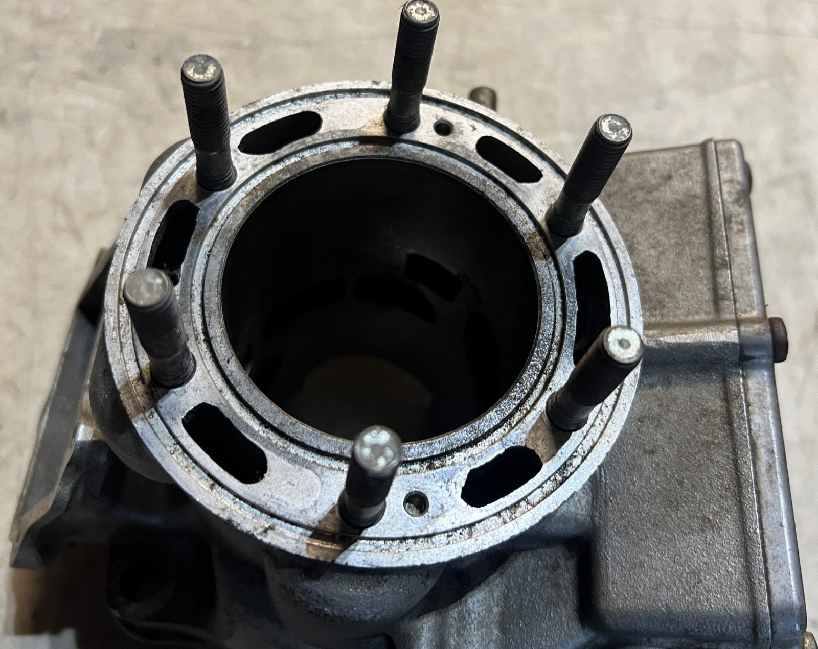 1999-2005 YZ250 YZ 250 OEM Engine Cylinder Jug Barrel Pot Piston Exhaust Valve*