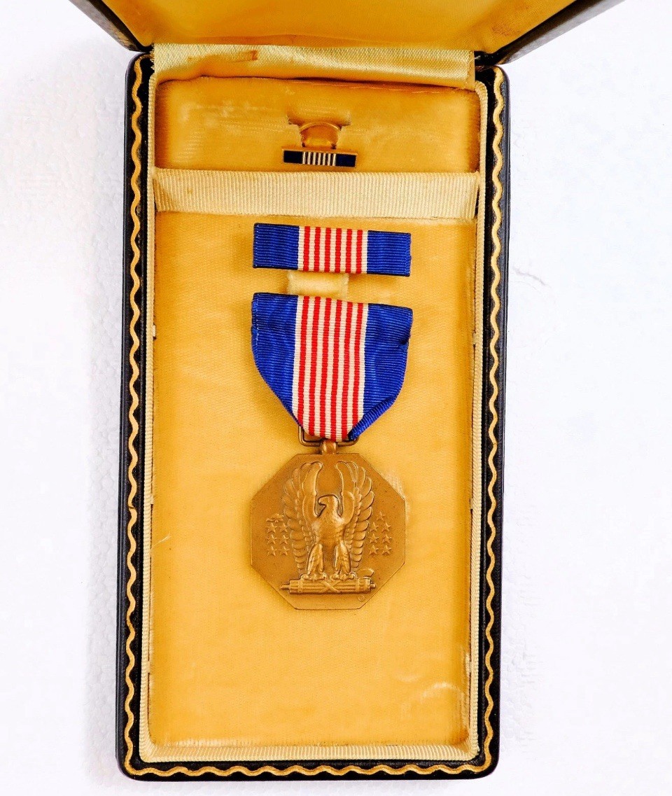WWII U.S. Army Soldier’s Medal for Valor – Complete Cased Set w/ Lapel Pin