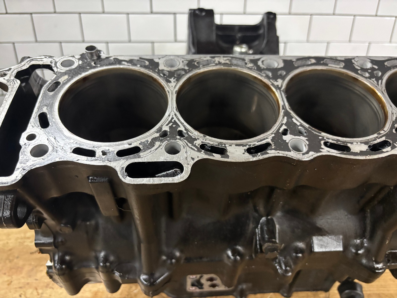 2006-2007 Kawasaki Ninja ZX1000 ZX10R Engine Motor Cases Crankcase