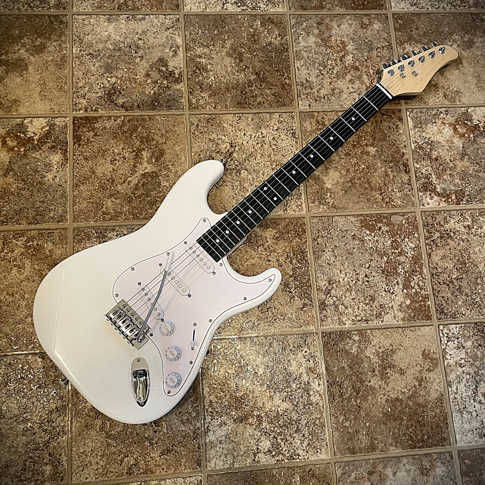 Full-Size Olympic White Electric Guitar with Rosewood Fretboard, S-S-S Pickups