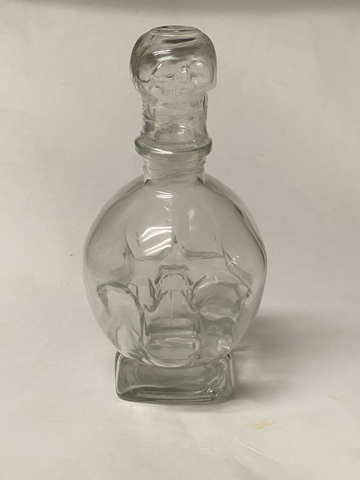 Halloween Skull Decanter with Airtight Skull Stopper Clear Glass 26.5 oz. New