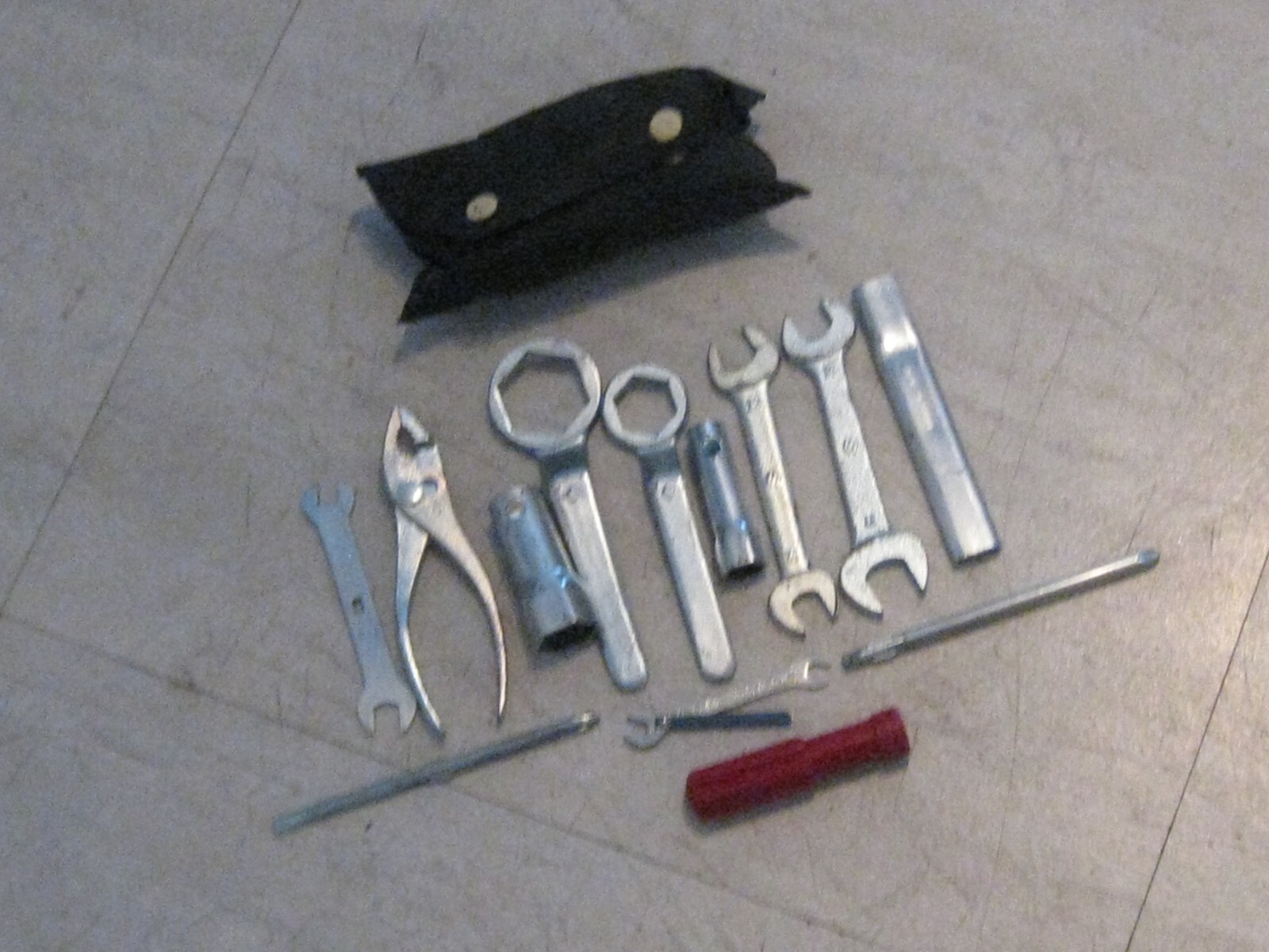 SUZUKI X6/T20/T/GT/TC/TS/GS EARLY FACTORY TOOL KIT COMPLETE NOS!