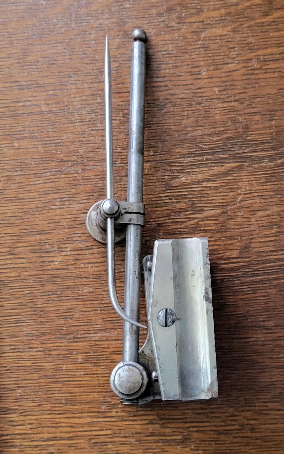 Starrett Universal Surface Gage (Marked on 7 1/2" Spindle) w/6" Scribe & Snug