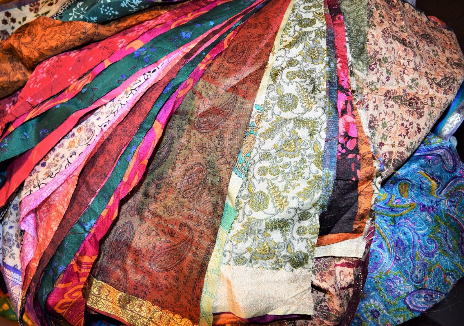 100g Lot Silk Vintage Sari Fabric remnants scrap Bundle Long stripes