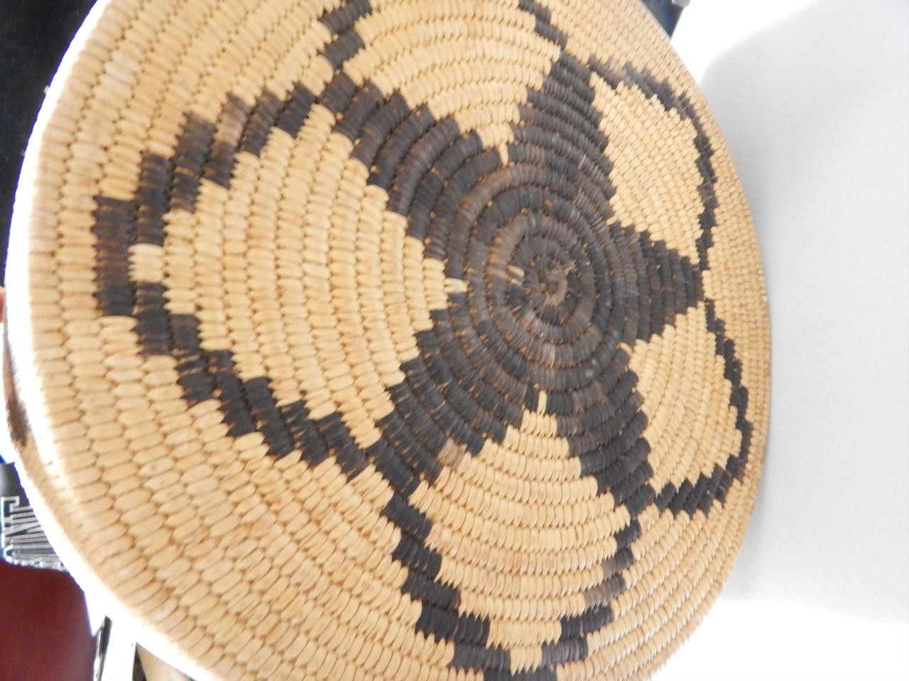 GIANT WORLD CLASS OLD VINTAGE PAPAGO INDIAN DEER PICTORIAL BASKET - CLEAN !