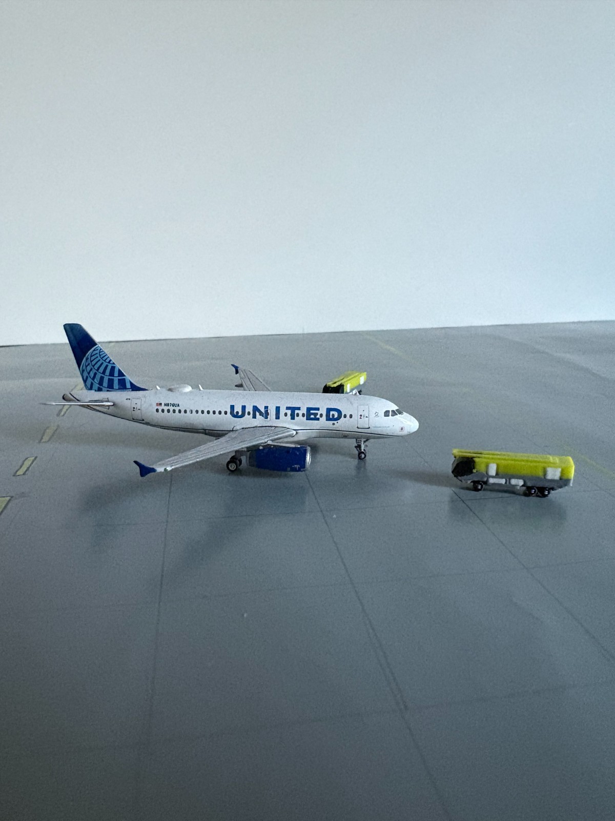 1:400 ARFF Airport Crash Tenders: 4-Pack