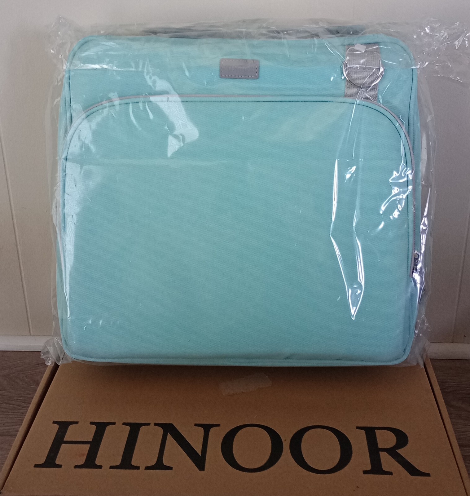 3-Inch D-Ring Zipper Binder With Shoulder Strap, 700 Sheets Capacity Mint Green