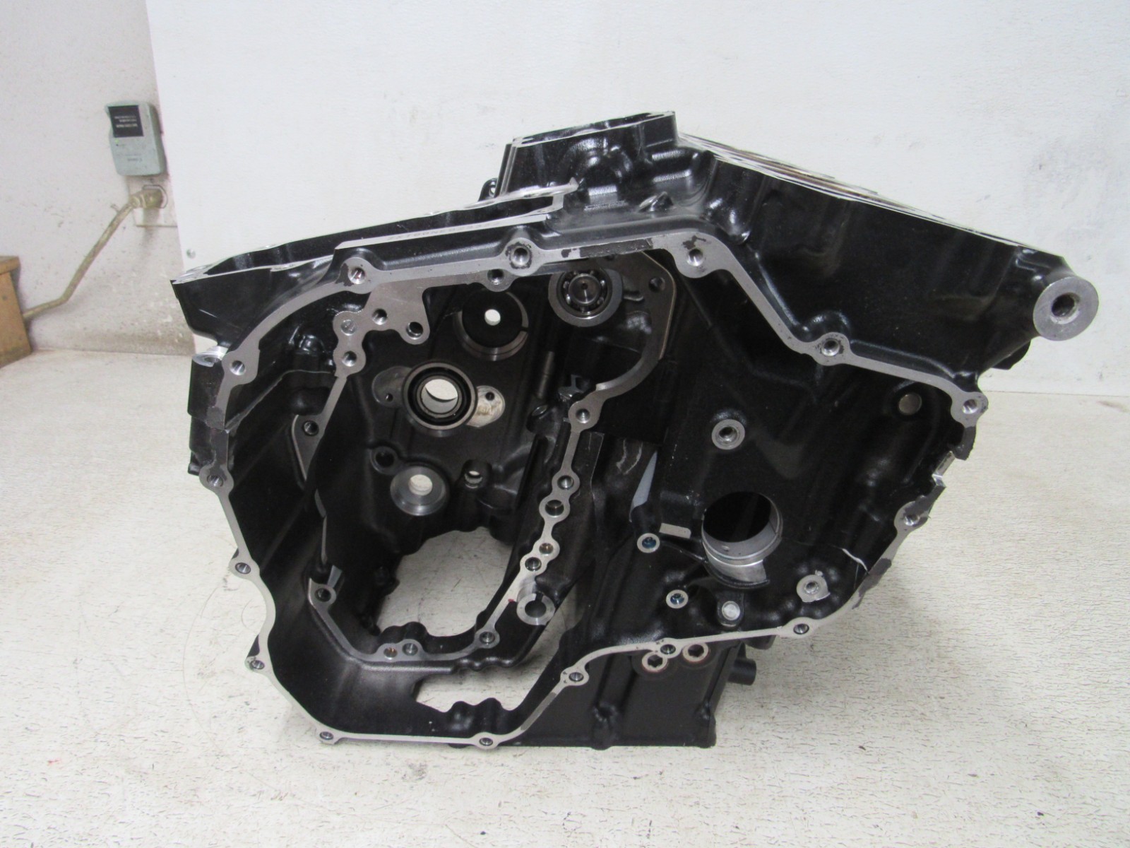 KAWASAKI NINJA ZH2 H2 ZR1000 ENGINE CASES CRANK CASE STOCK OEM #GZ27