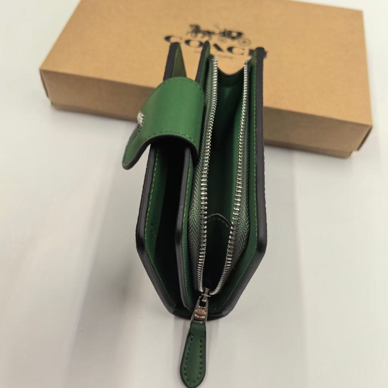 New Coach Medium Corner Zip Wallet In Signature Canvas green CW786 With Box