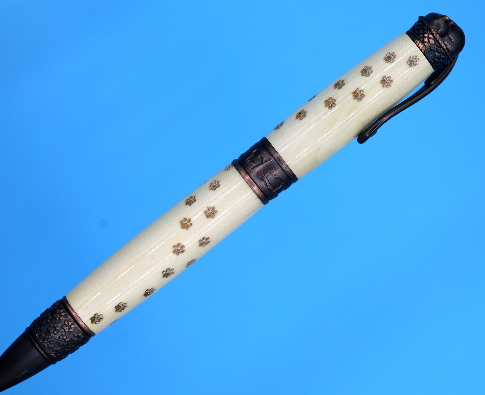 Handmade Holly Wood Cat Paw Ballpoint Pen – Twist Pen with Crafted Cat Paw Trail