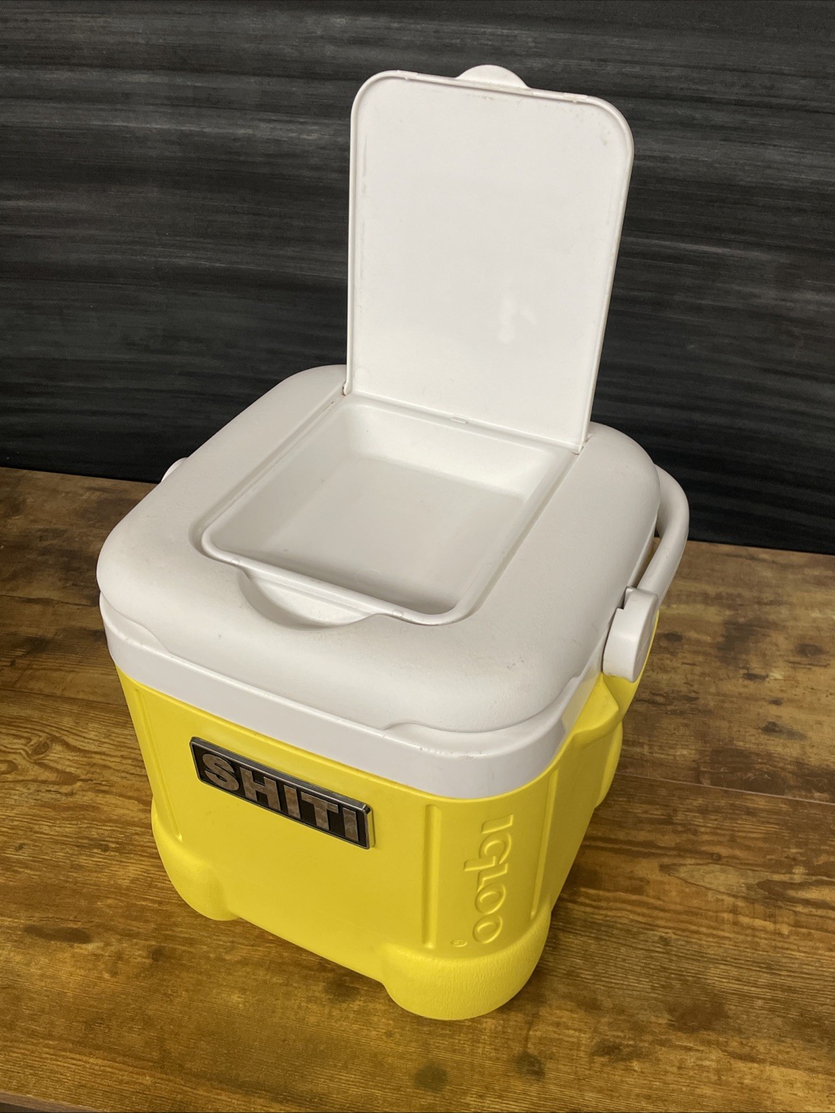 Igloo SHITI EMBLEM Ice Cube Yellow & White Cooler 12qt ~ 14 Cans