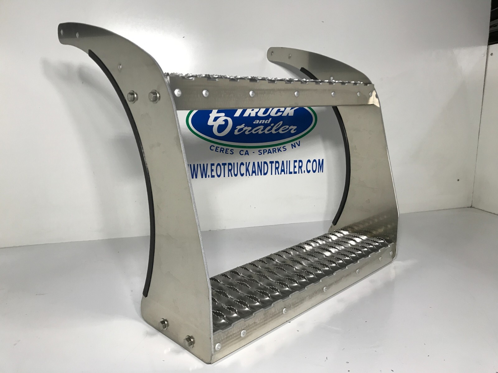 Peterbilt 23" Fuel Tank Step Kit Heavy Duty