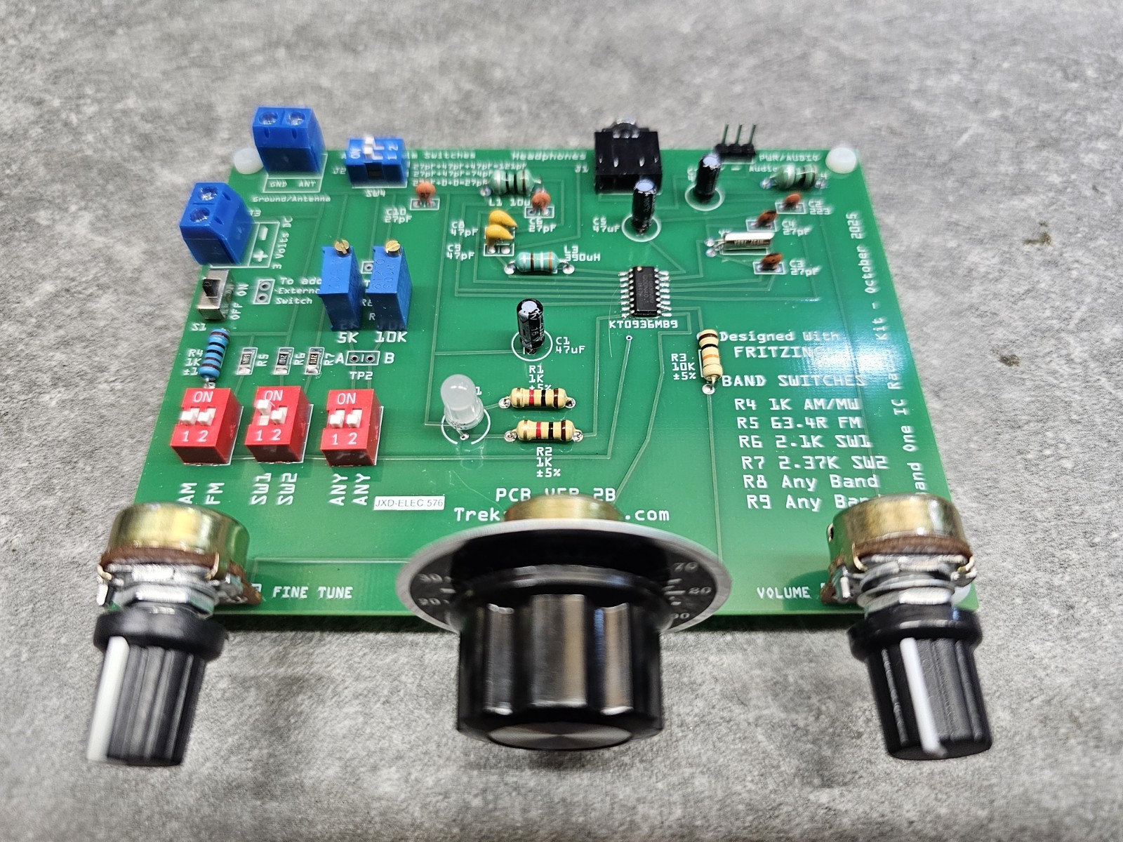 One IC Radio Kit. Receives AM FM SW1 SW2 +2 user choice! It's a Fun DIY Kit !