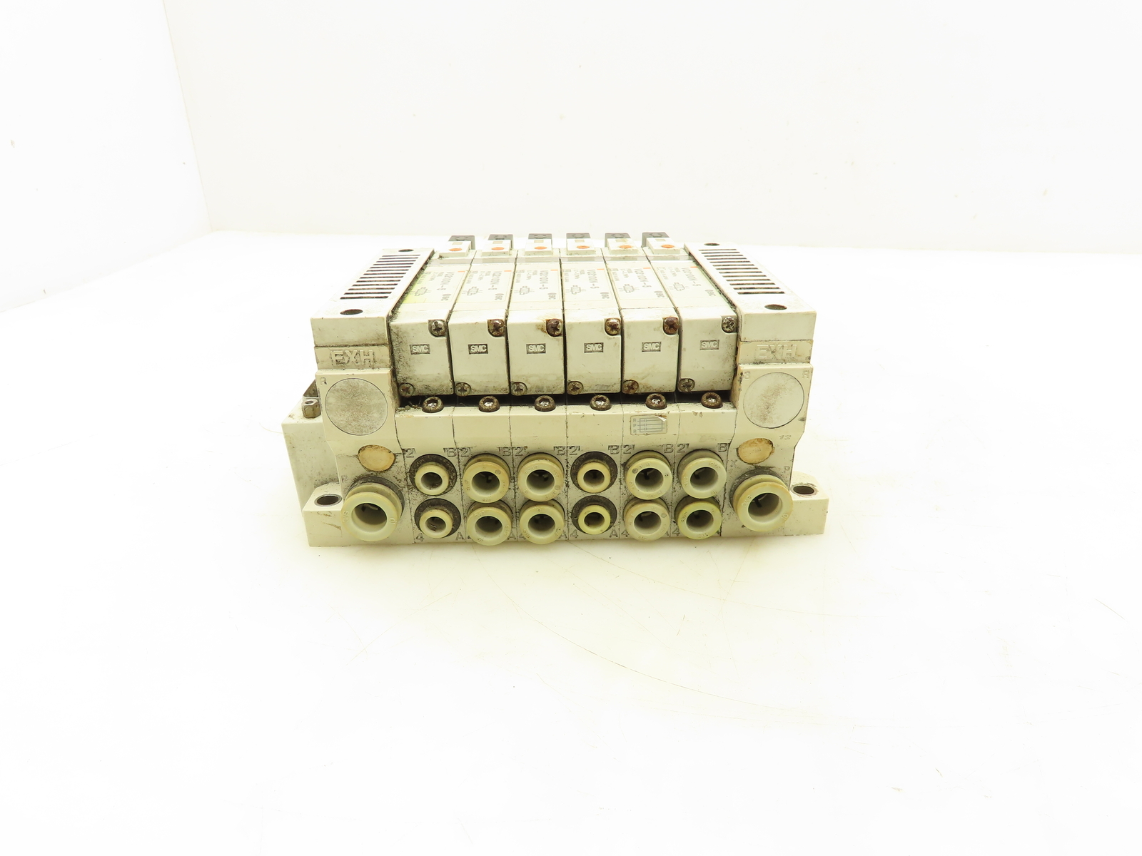 SMC VQ2100N-5 Pneumatic 6-Station Manifold 5/2 Solenoid Valves 24VDC