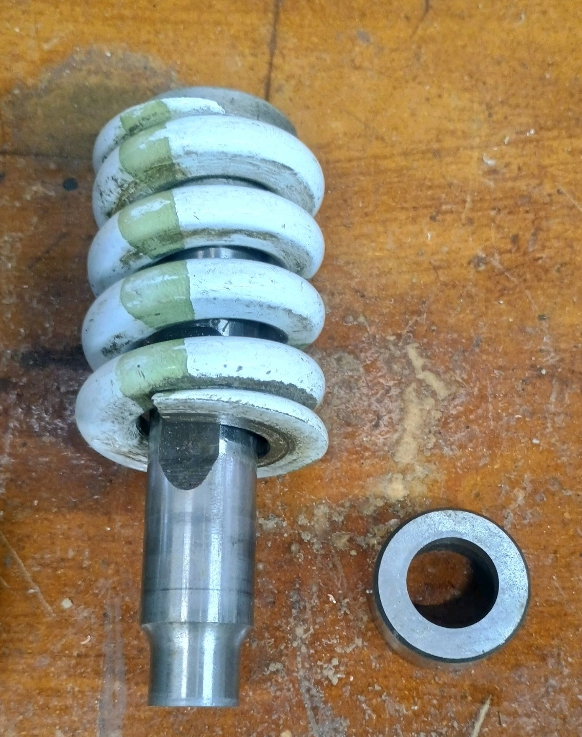 Unipunch style tool. 2 in wide. 12 in high. comes with 670 punch and 730 bottom