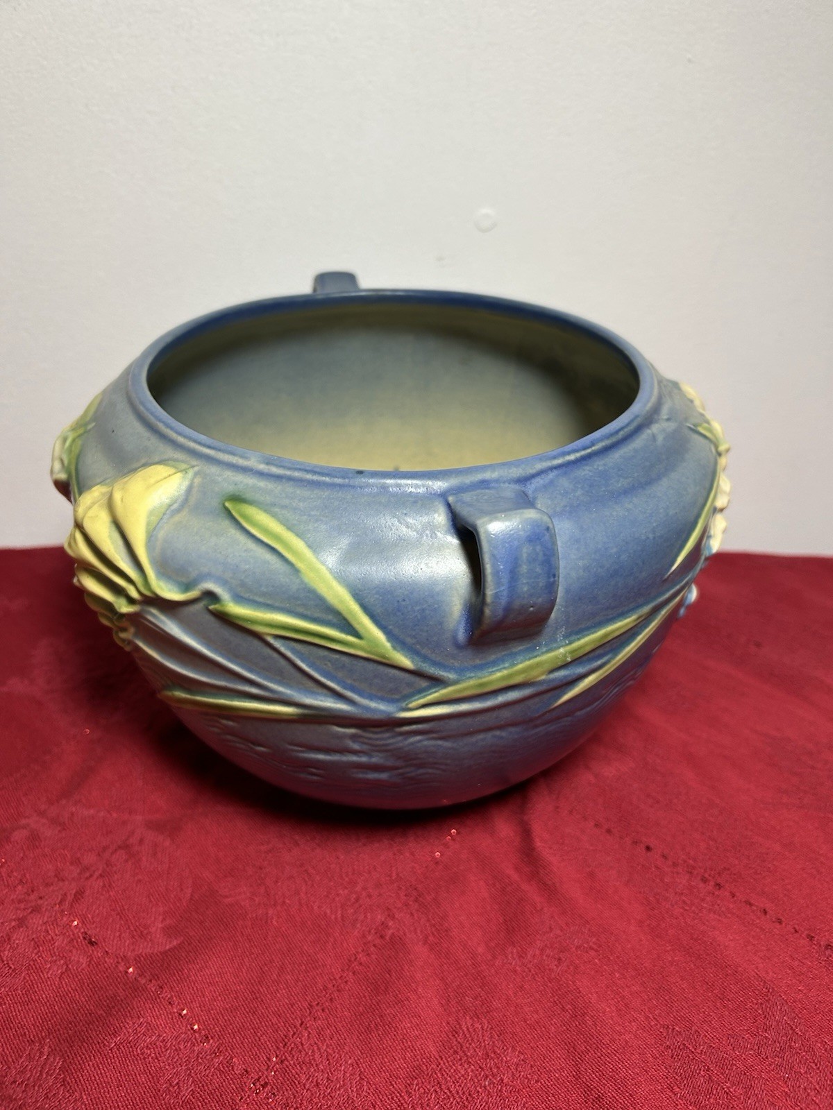 ROSEVILLE U.S.A. 663-6 Blue Vase Double-Handle Freesia Jardiniere