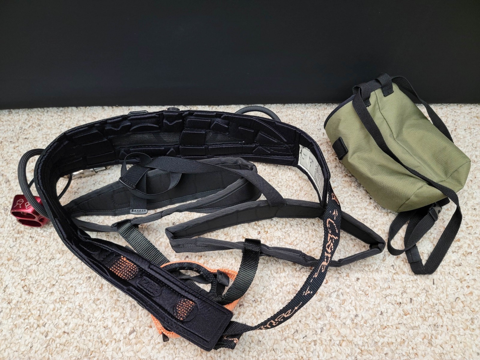 PETZL (France) Crolles Size Small Climbing Harness BD Belay Carabiner Chalk Bag.