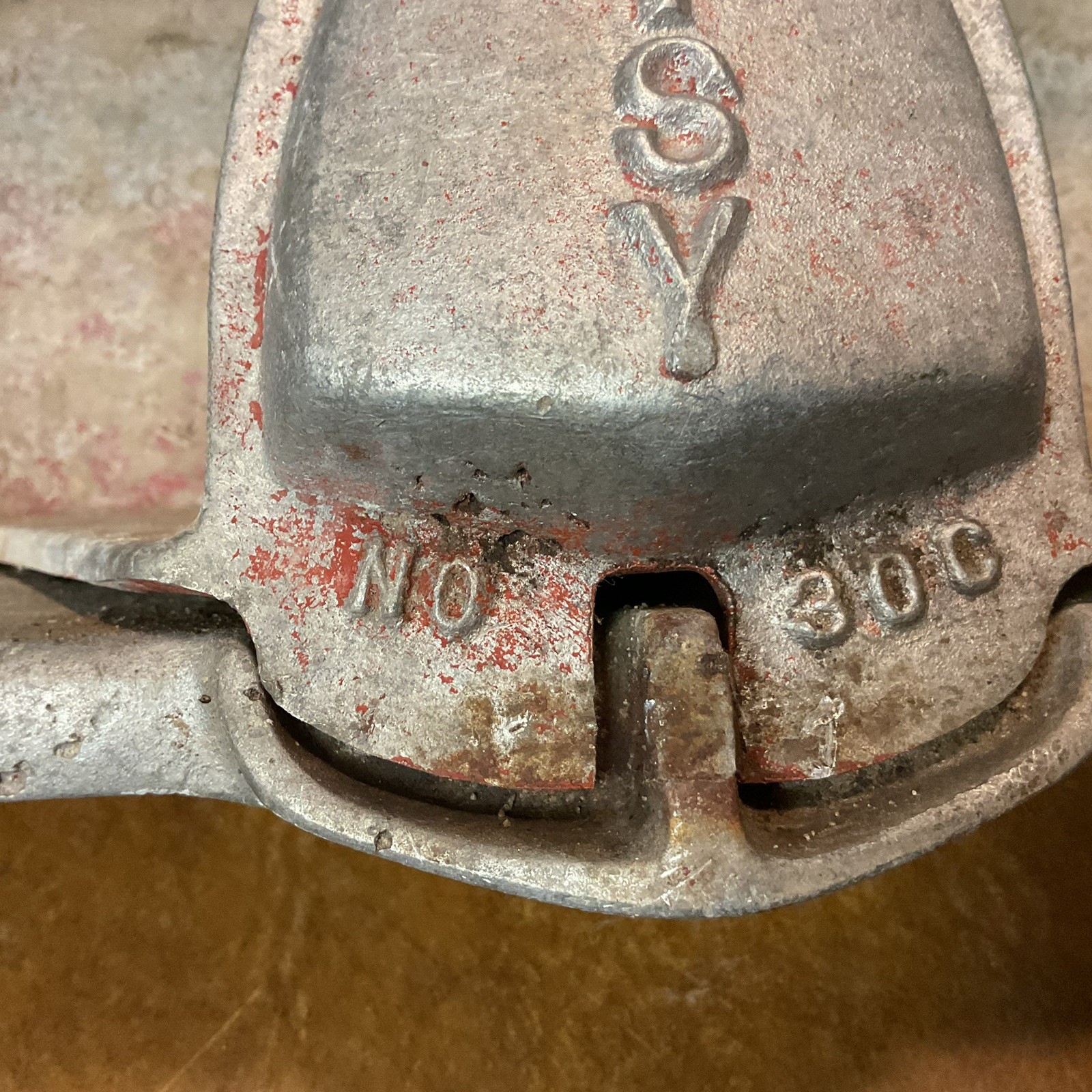 Daisy Hog Waterer . No 30 C Cast Aluminum . Used . Good