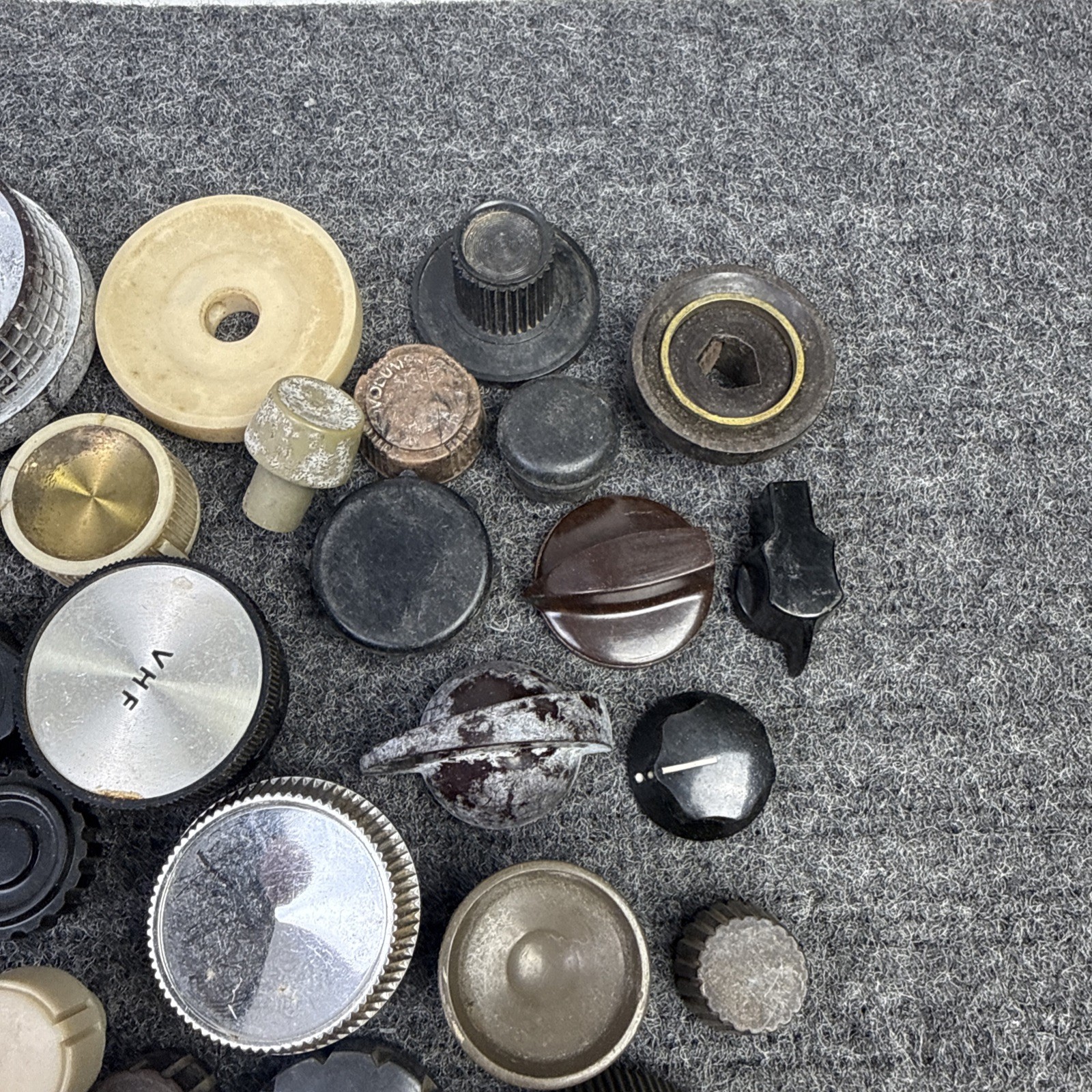 50+ Vintage Radio / TV / Equipment Knobs Used Midcentury Plastic Bakelite LOT