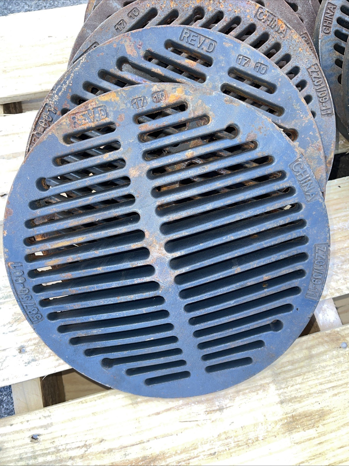 Advanced Drainage Systems Nyloplast Ductile Iron 12" Cast Iron grate .